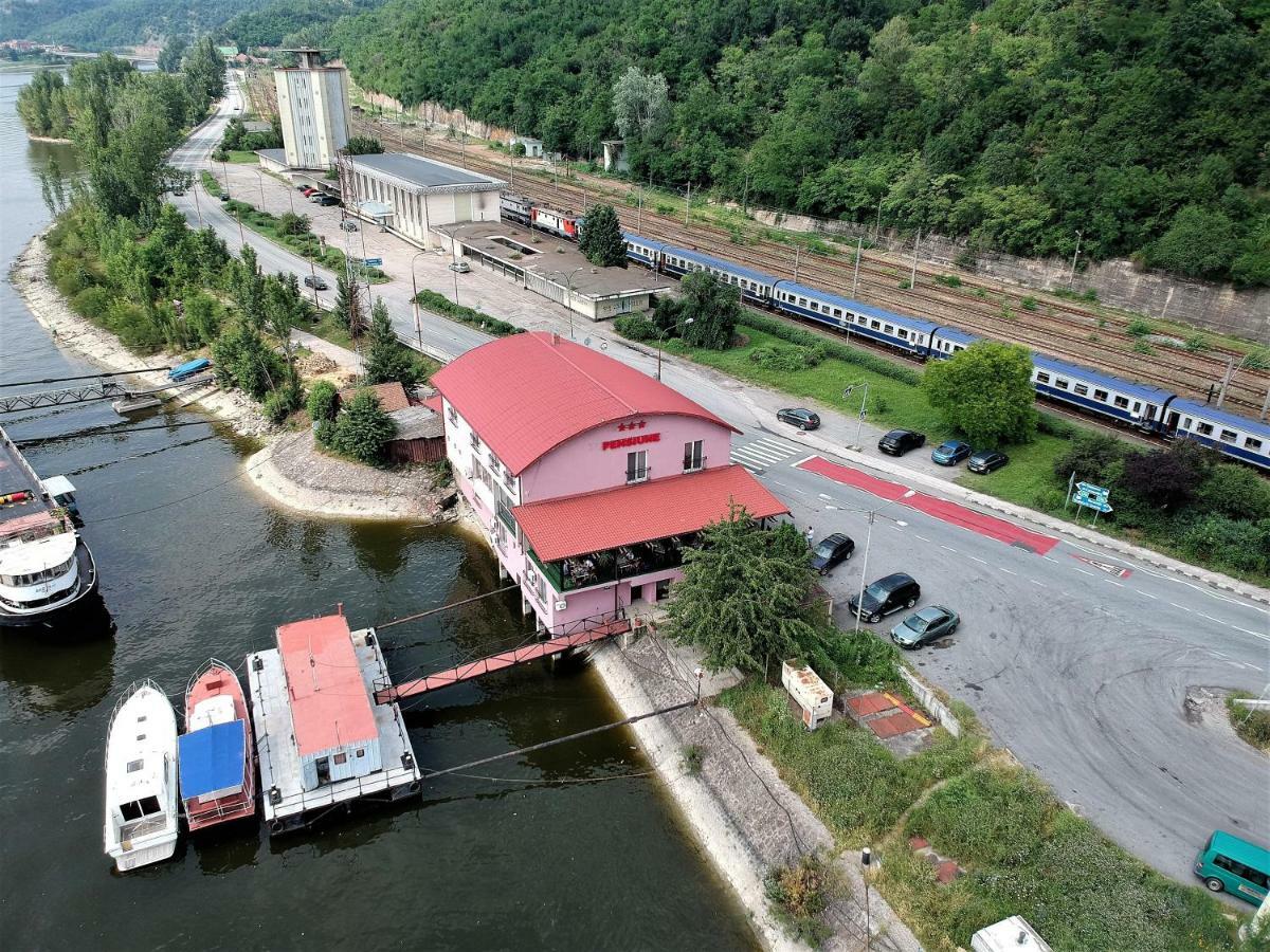 Pensiunea Taka Orşova Exteriör bild